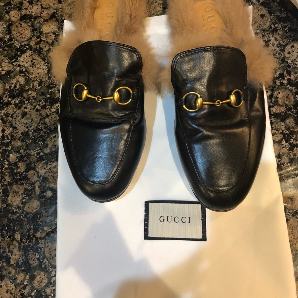 Black leather Princeton slides